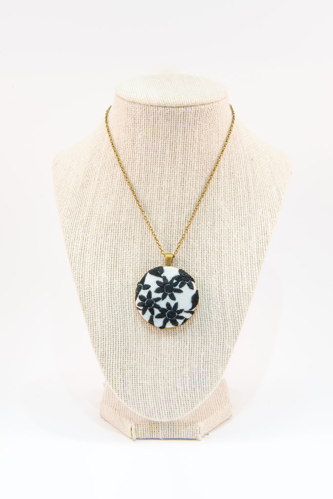 Black & white flowers fabric button necklace