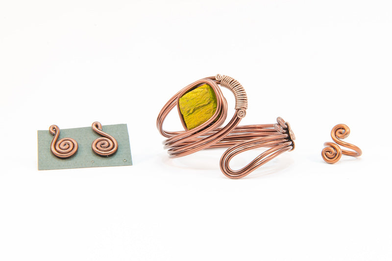 Green stone copper wire bracelet, earrings and ring set